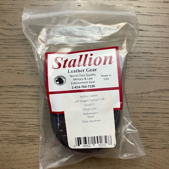 Stallion Leather handcuff case NWT
ASP Tactical Hinged Handcuff Holder [HASP] - Picture 2 of 6